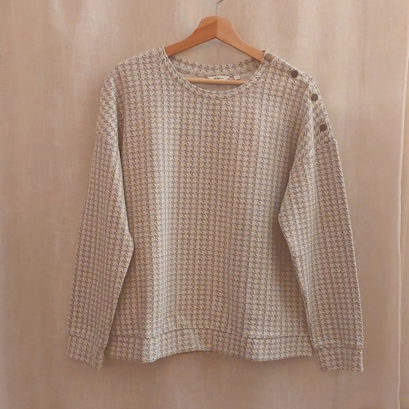 Grey and white sweater with buttoned detailing - Picture 1 of 3